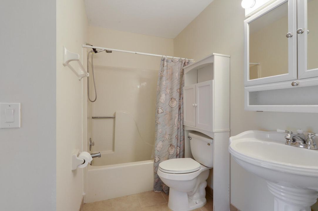 For Sale: $219,900 (2 beds, 2 baths, 1117 Square Feet)