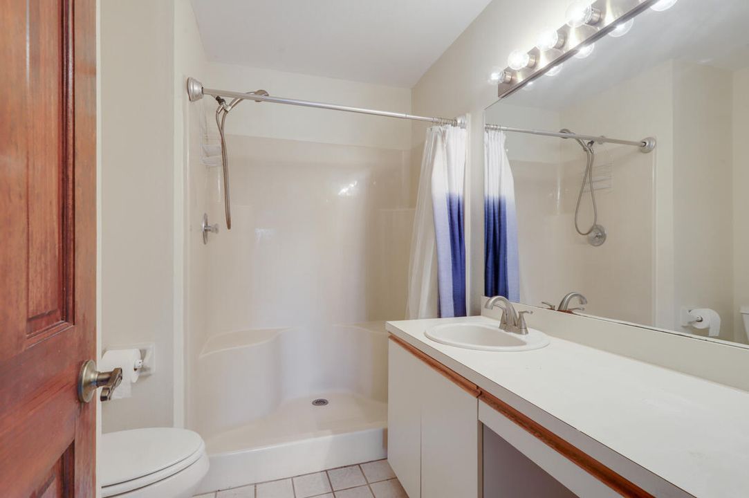 For Sale: $219,900 (2 beds, 2 baths, 1117 Square Feet)
