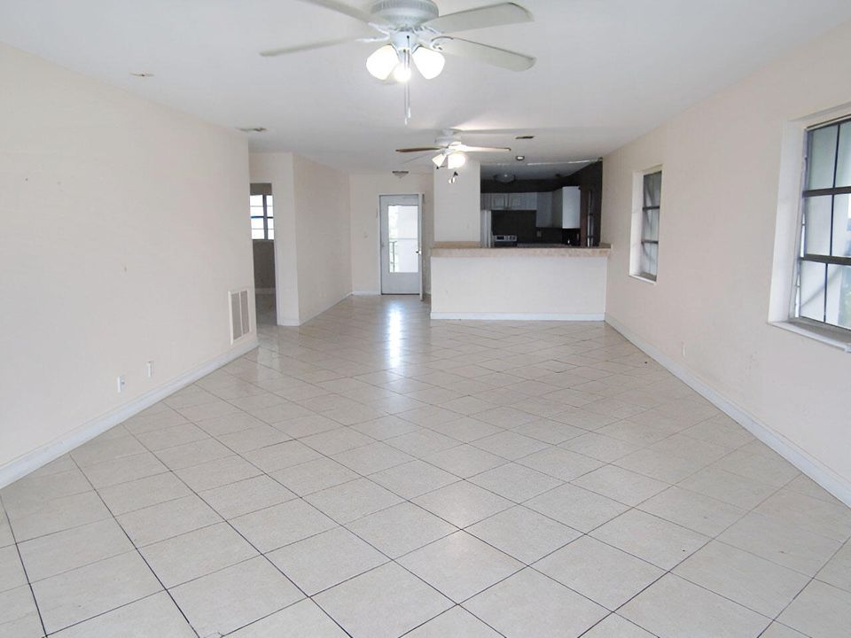 For Sale: $249,900 (2 beds, 2 baths, 1155 Square Feet)