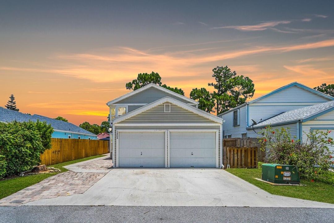 For Sale: $530,000 (3 beds, 2 baths, 2089 Square Feet)