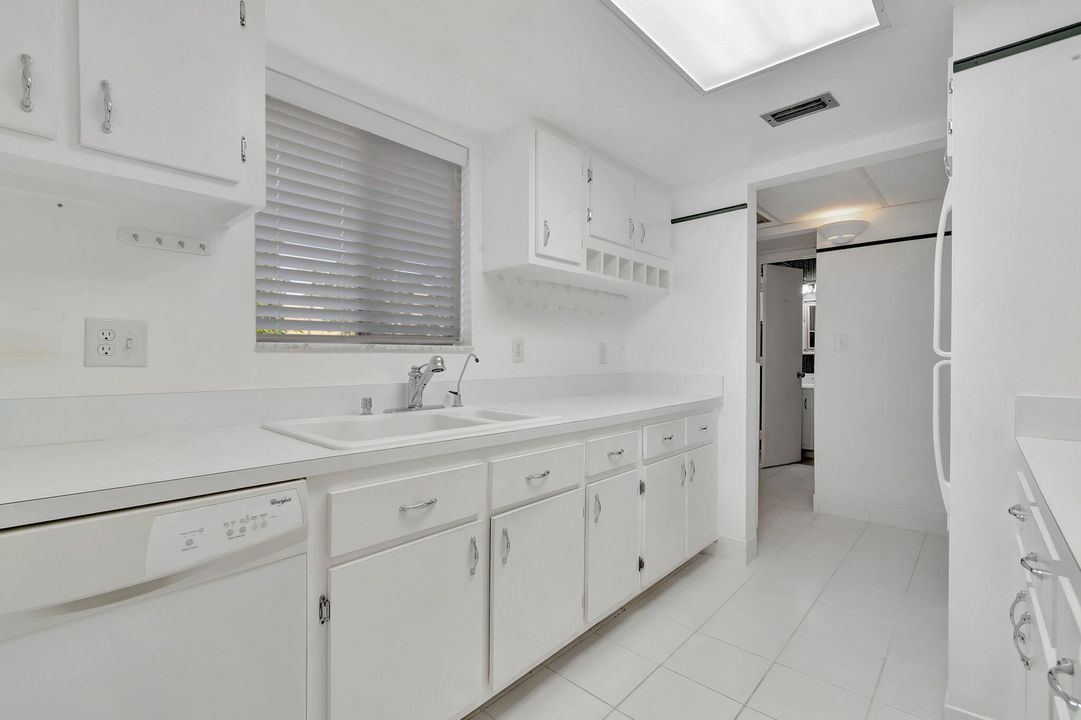 For Sale: $350,000 (3 beds, 2 baths, 1474 Square Feet)