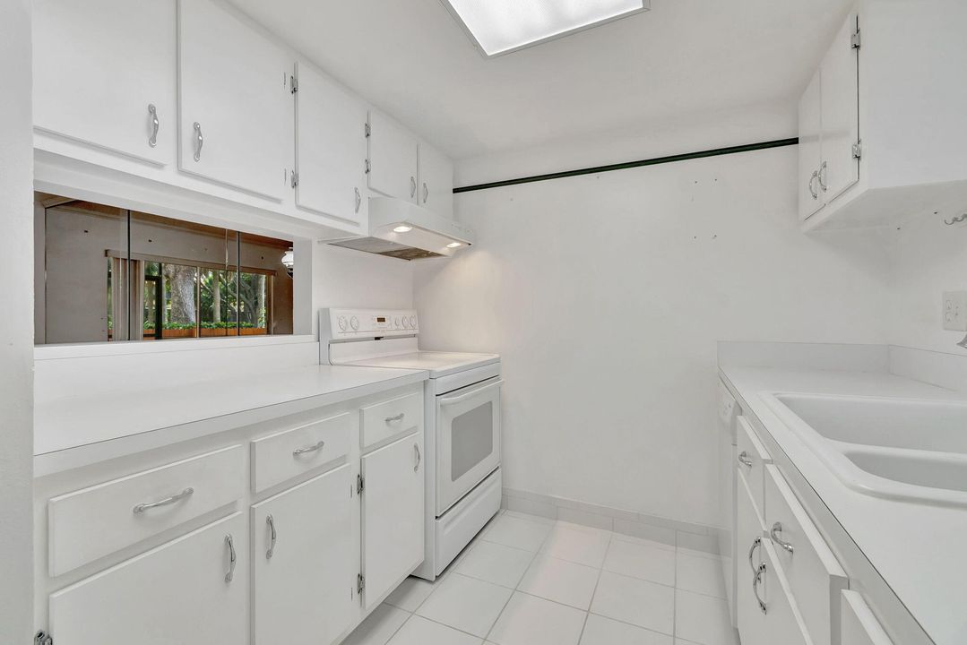 For Sale: $350,000 (3 beds, 2 baths, 1474 Square Feet)