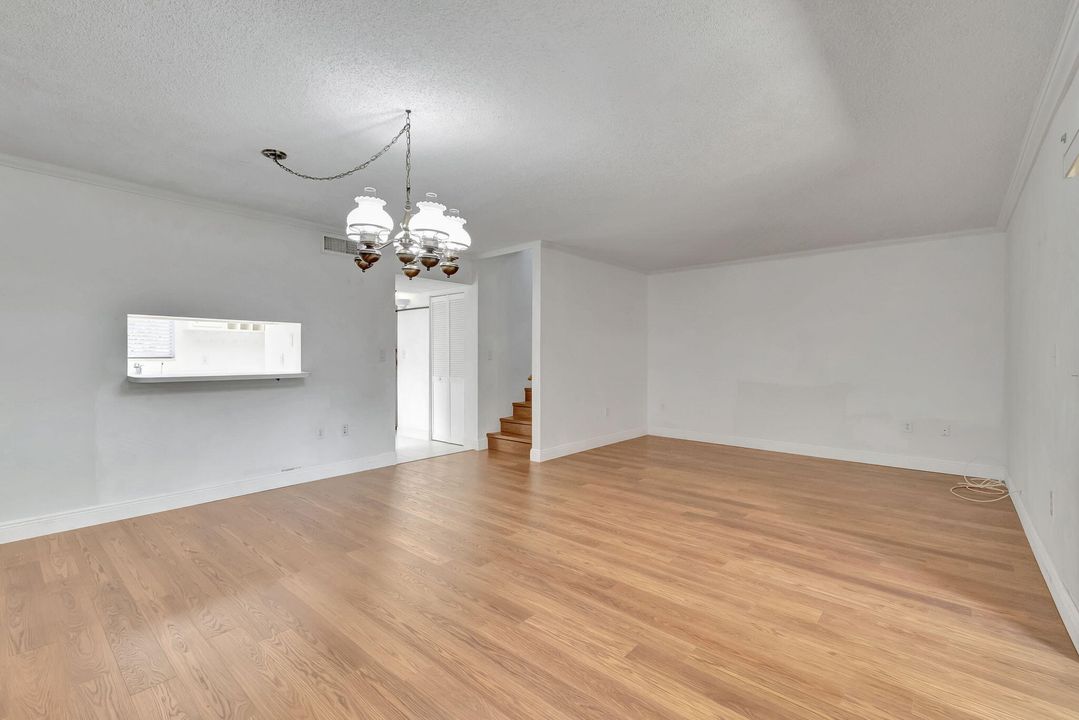 For Sale: $350,000 (3 beds, 2 baths, 1474 Square Feet)