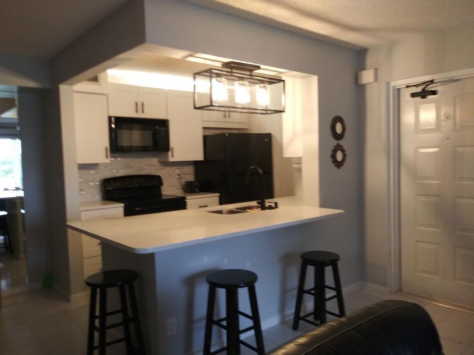 For Sale: $269,900 (2 beds, 2 baths, 1018 Square Feet)