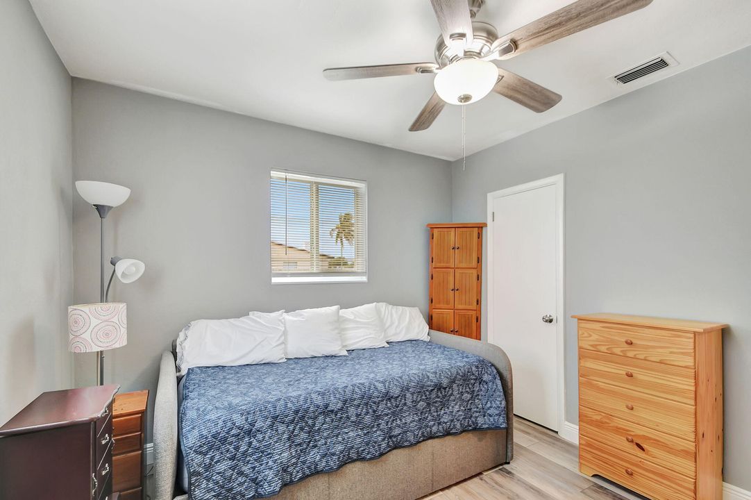 Active With Contract: $435,000 (2 beds, 1 baths, 1086 Square Feet)