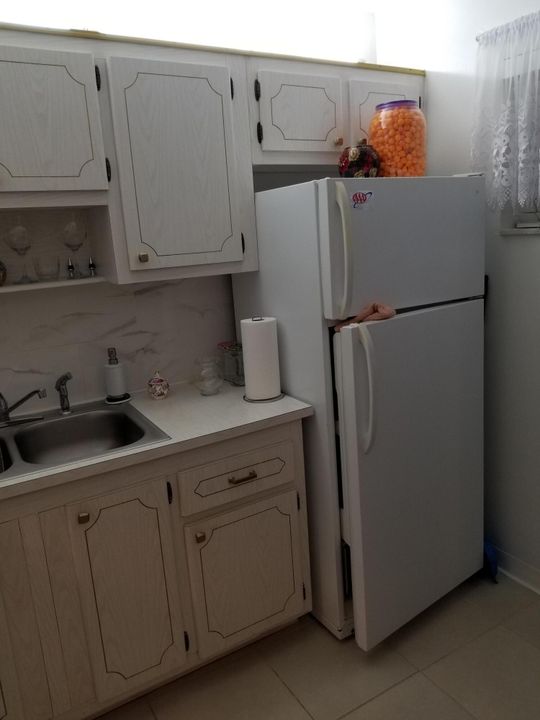 For Sale: $75,000 (1 beds, 1 baths, 744 Square Feet)