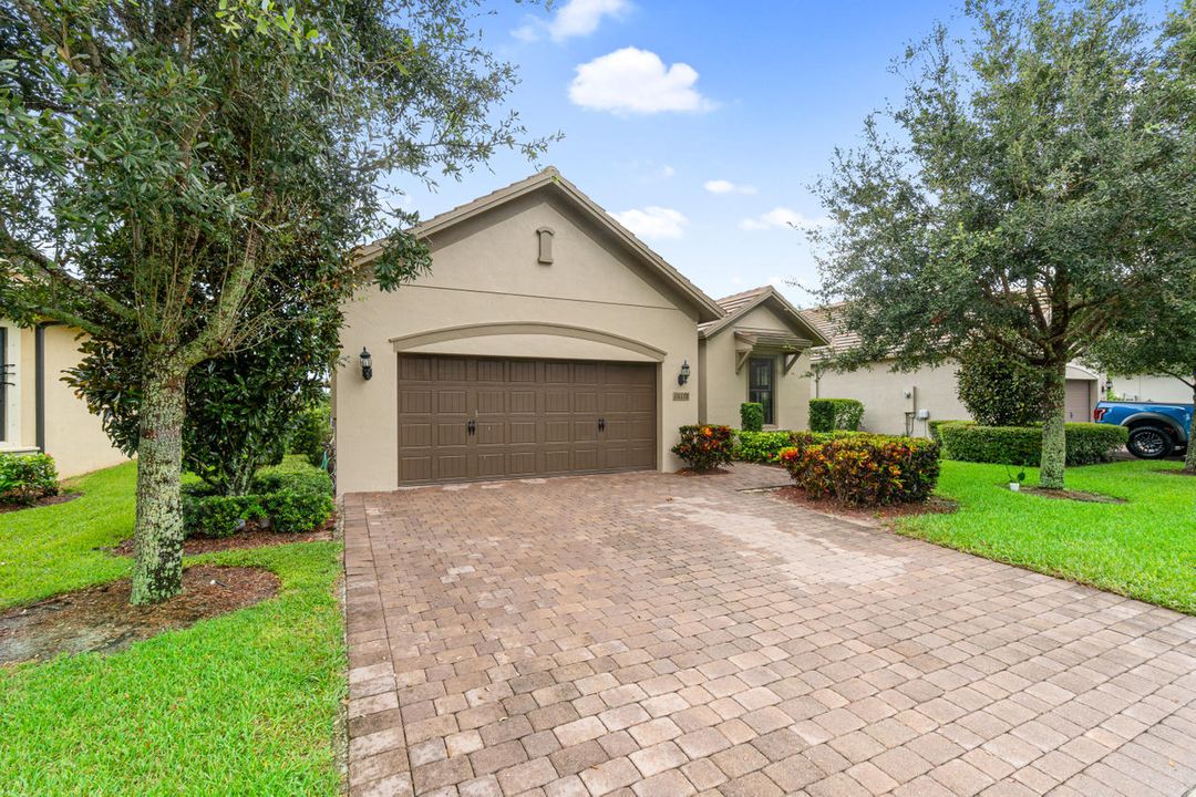 For Sale: $895,000 (3 beds, 2 baths, 1690 Square Feet)