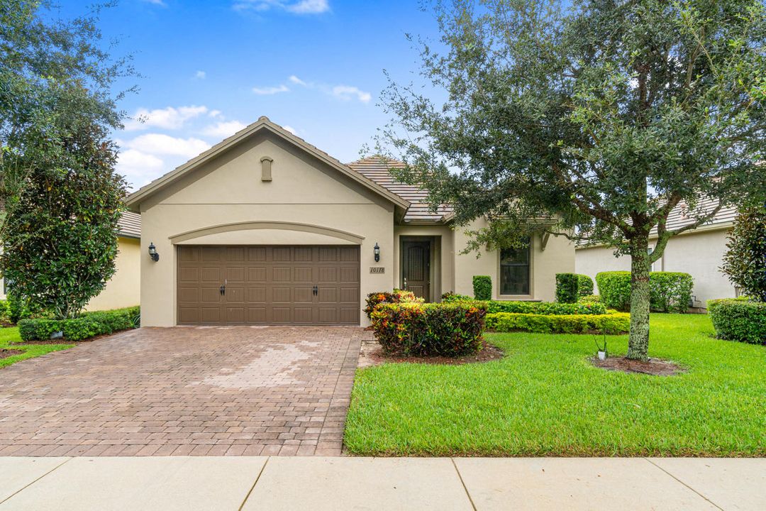 For Sale: $895,000 (3 beds, 2 baths, 1690 Square Feet)