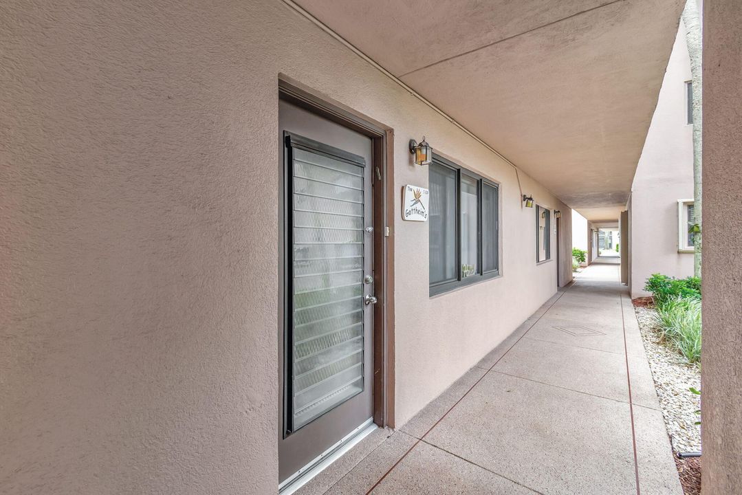 For Sale: $350,000 (2 beds, 2 baths, 1100 Square Feet)
