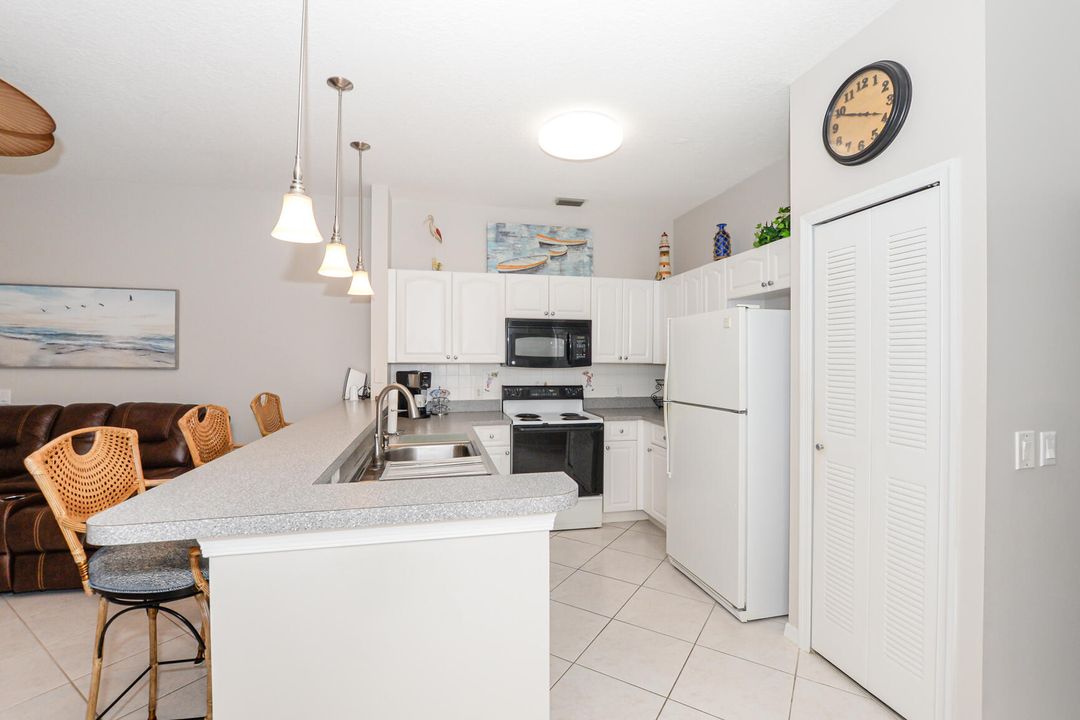 For Sale: $315,000 (2 beds, 2 baths, 1430 Square Feet)
