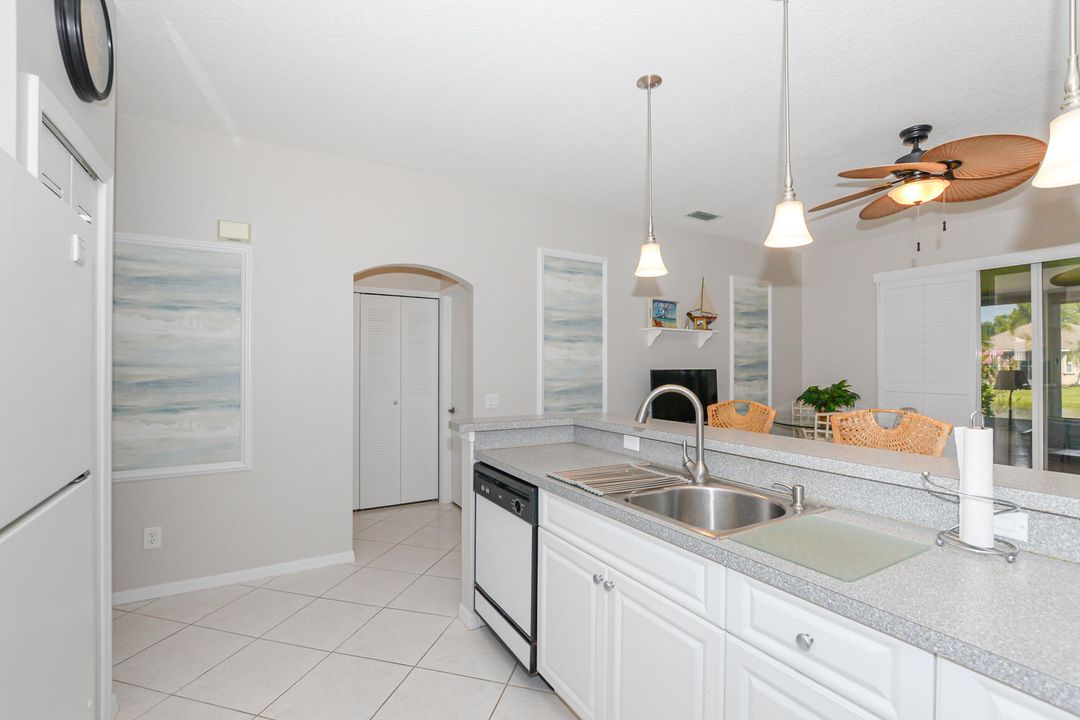 For Sale: $315,000 (2 beds, 2 baths, 1430 Square Feet)