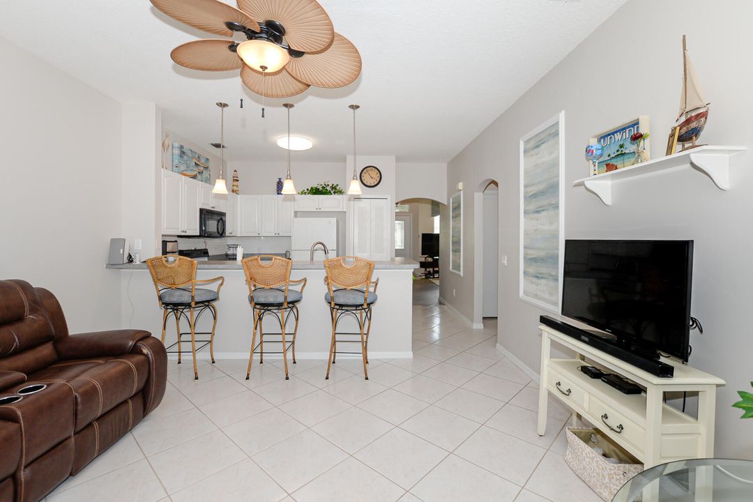 For Sale: $315,000 (2 beds, 2 baths, 1430 Square Feet)