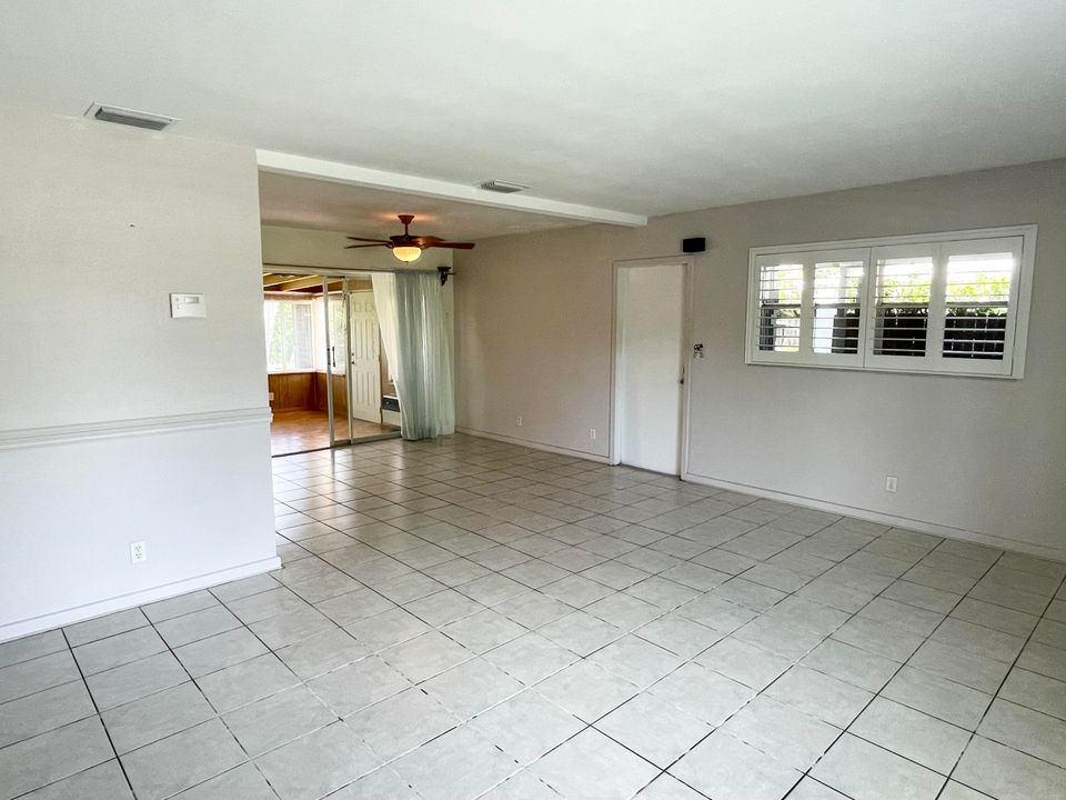 For Rent: $2,950 (2 beds, 2 baths, 1342 Square Feet)