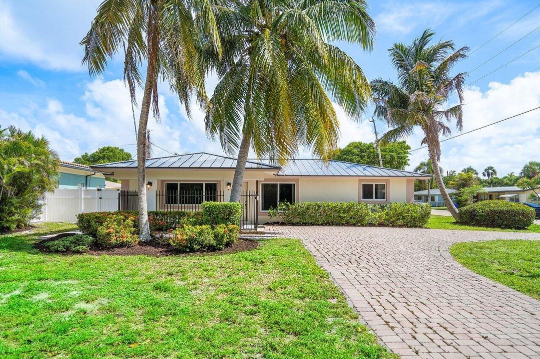 For Sale: $850,000 (4 beds, 2 baths, 1852 Square Feet)