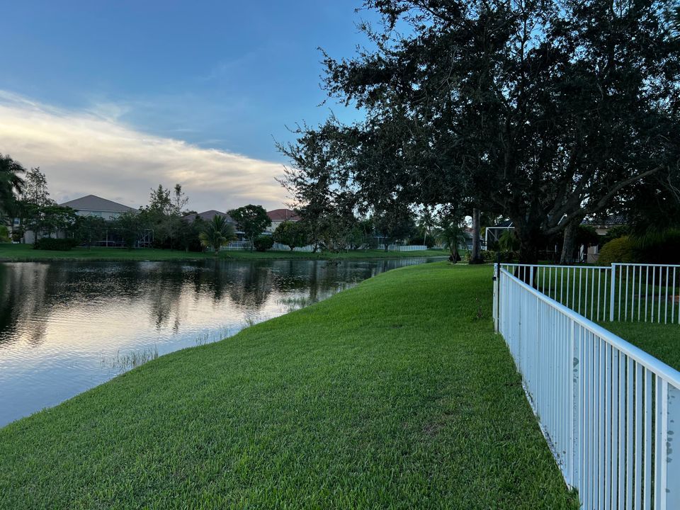 For Sale: $825,000 (4 beds, 3 baths, 2595 Square Feet)