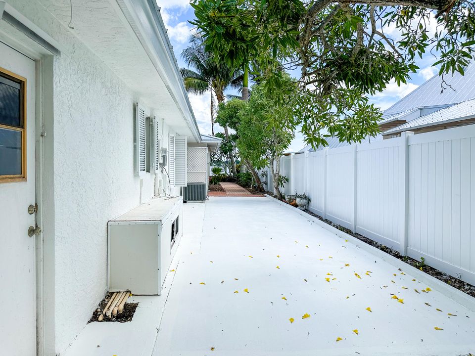 For Sale: $1,795,000 (3 beds, 2 baths, 2867 Square Feet)