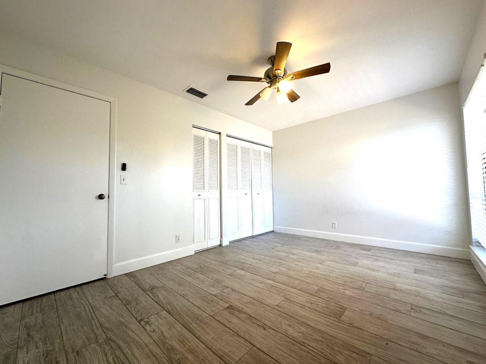 For Sale: $329,900 (2 beds, 2 baths, 1370 Square Feet)