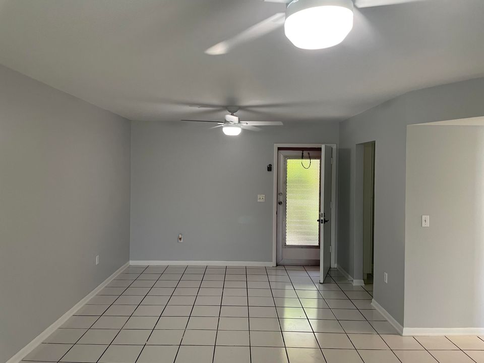 For Rent: $2,000 (2 beds, 2 baths, 920 Square Feet)