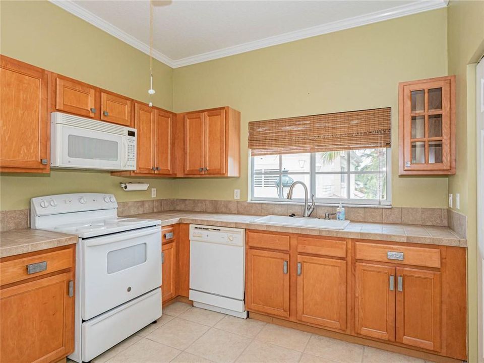 For Sale: $229,900 (2 beds, 2 baths, 1230 Square Feet)