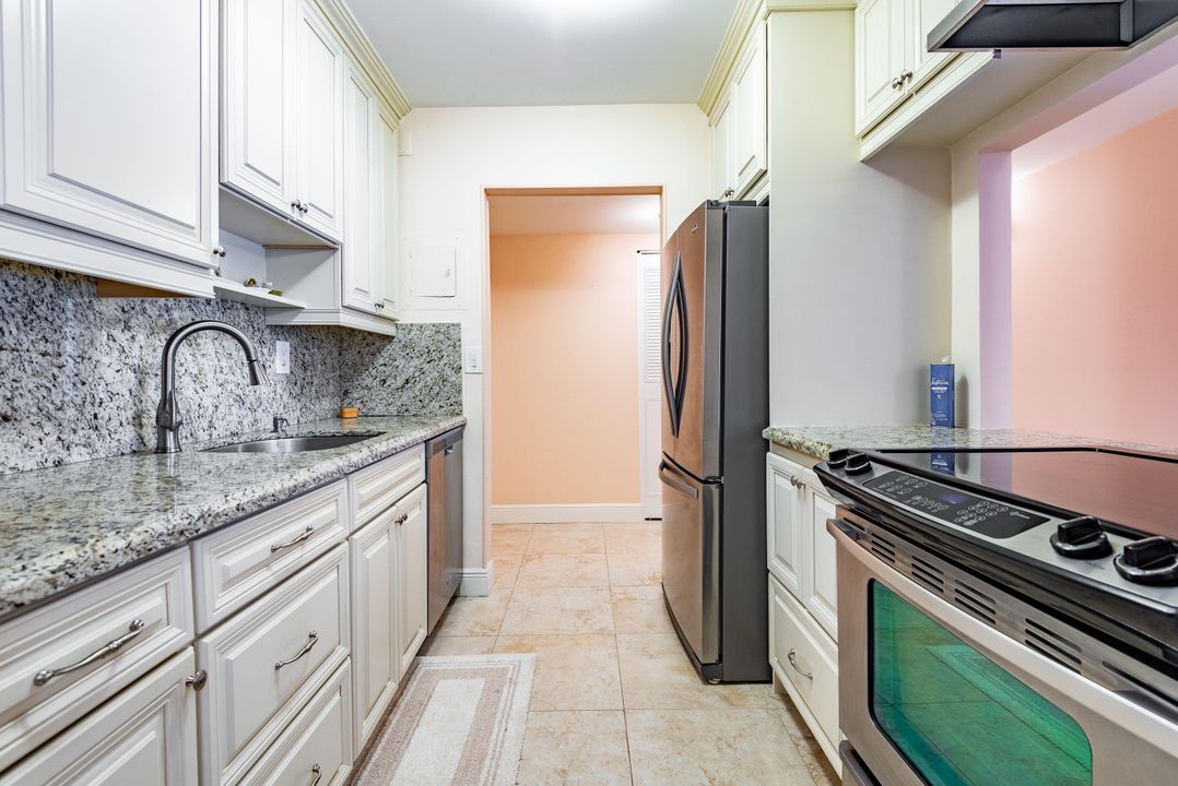 For Sale: $274,900 (2 beds, 2 baths, 1080 Square Feet)