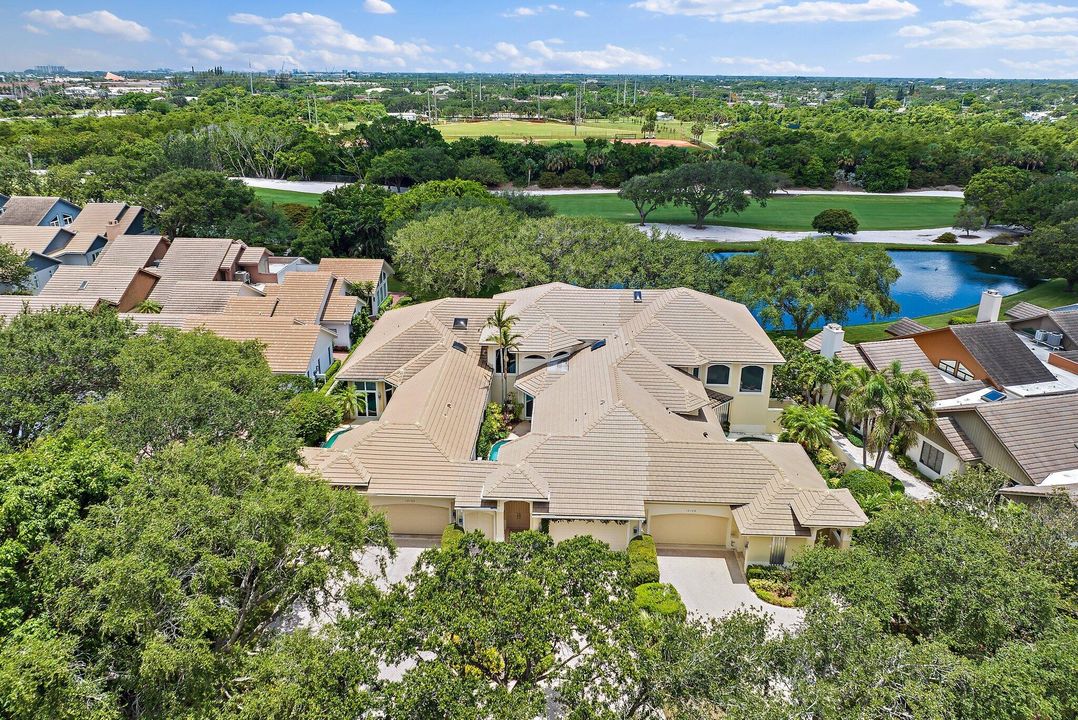 For Sale: $2,050,000 (3 beds, 3 baths, 2492 Square Feet)