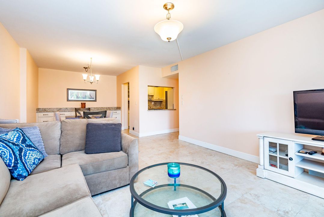 For Sale: $274,900 (2 beds, 2 baths, 1080 Square Feet)