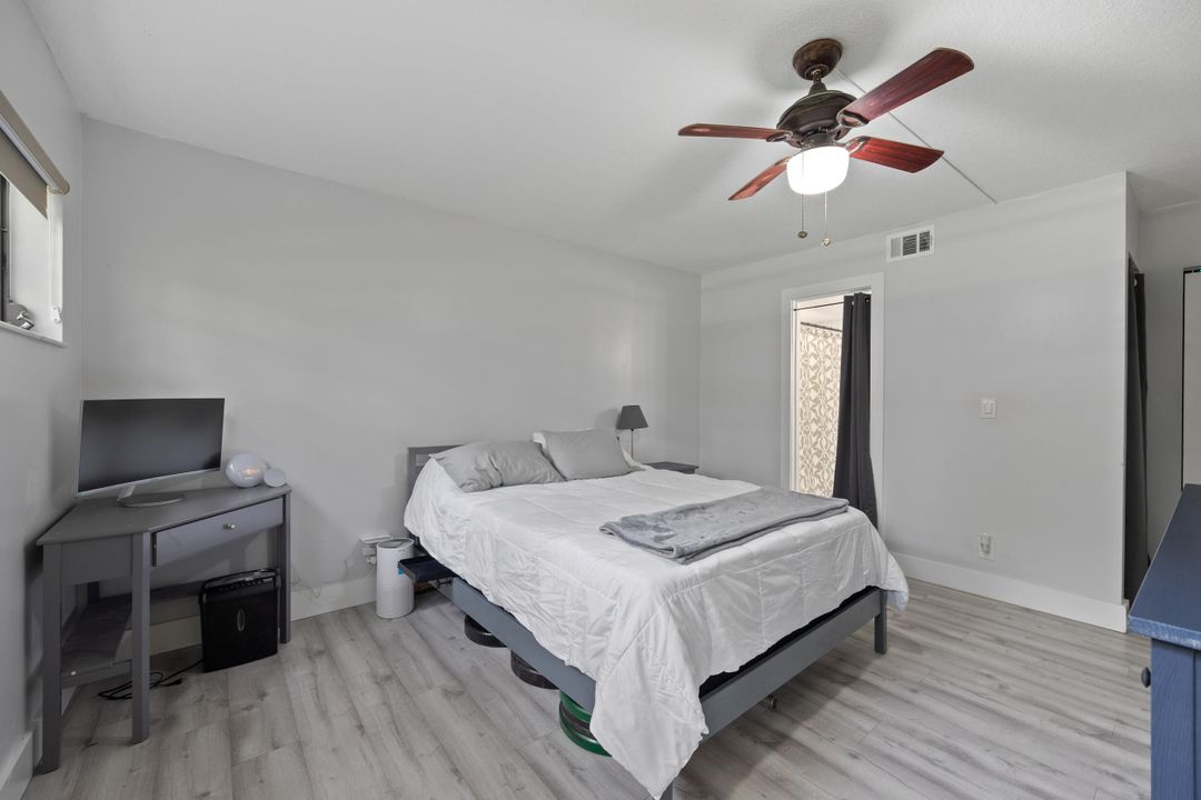 For Sale: $249,999 (2 beds, 2 baths, 985 Square Feet)
