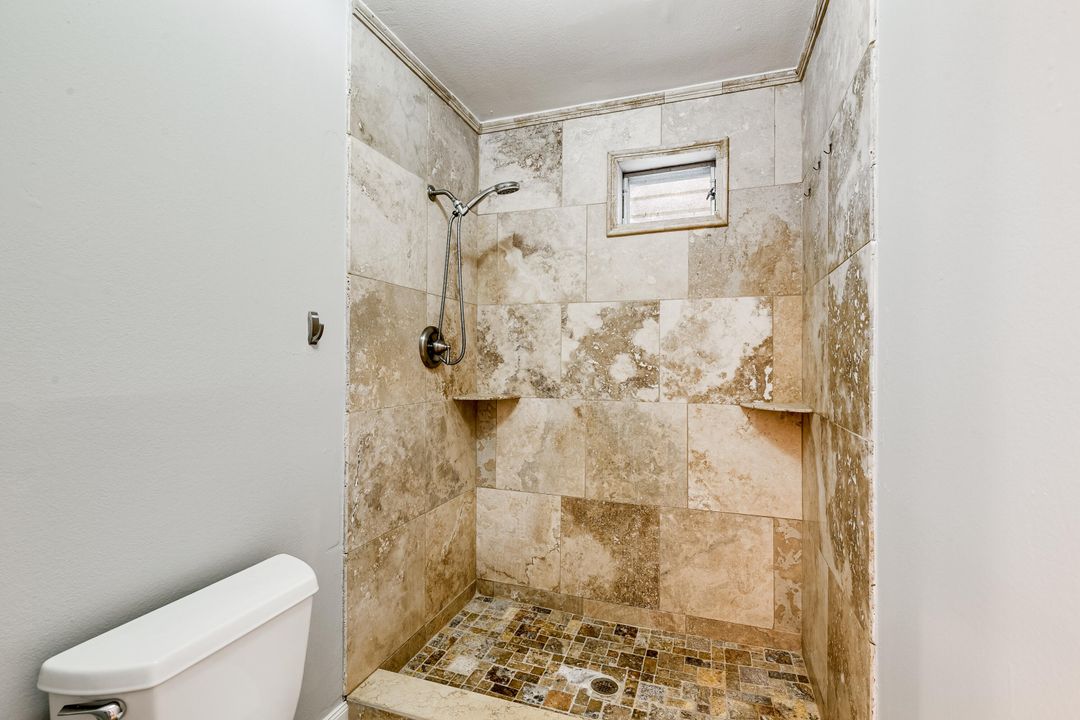 For Sale: $285,000 (2 beds, 2 baths, 1158 Square Feet)