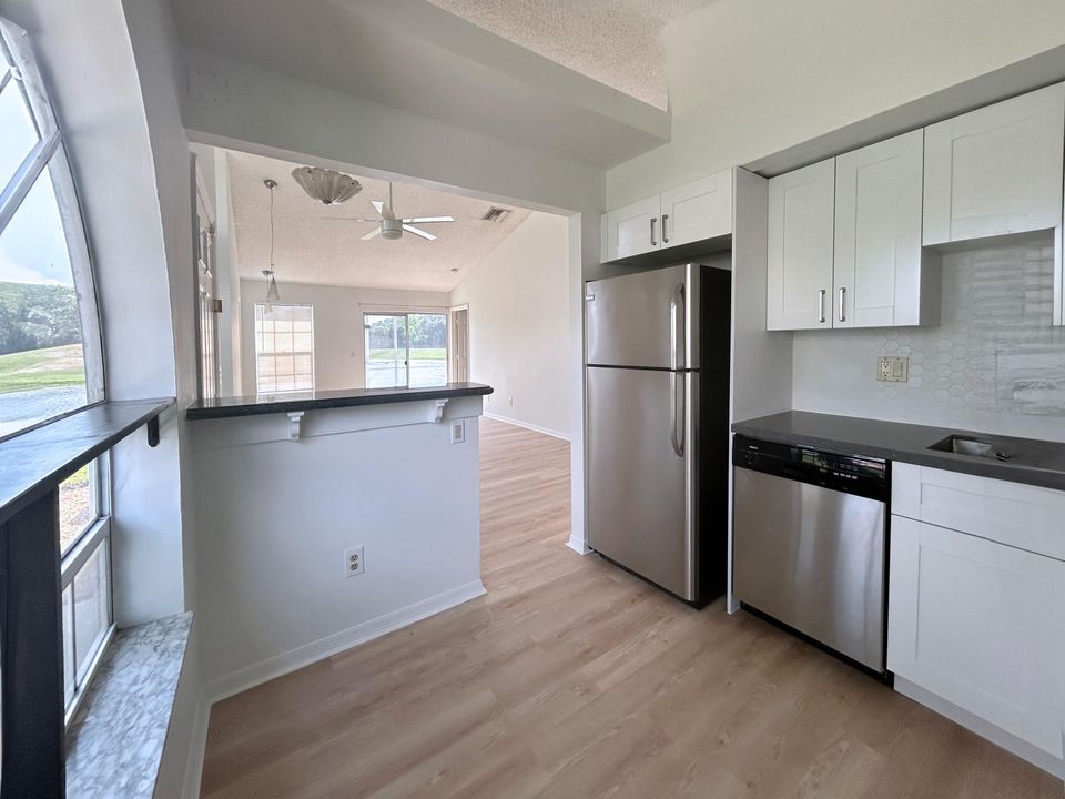 For Rent: $2,600 (2 beds, 2 baths, 1048 Square Feet)