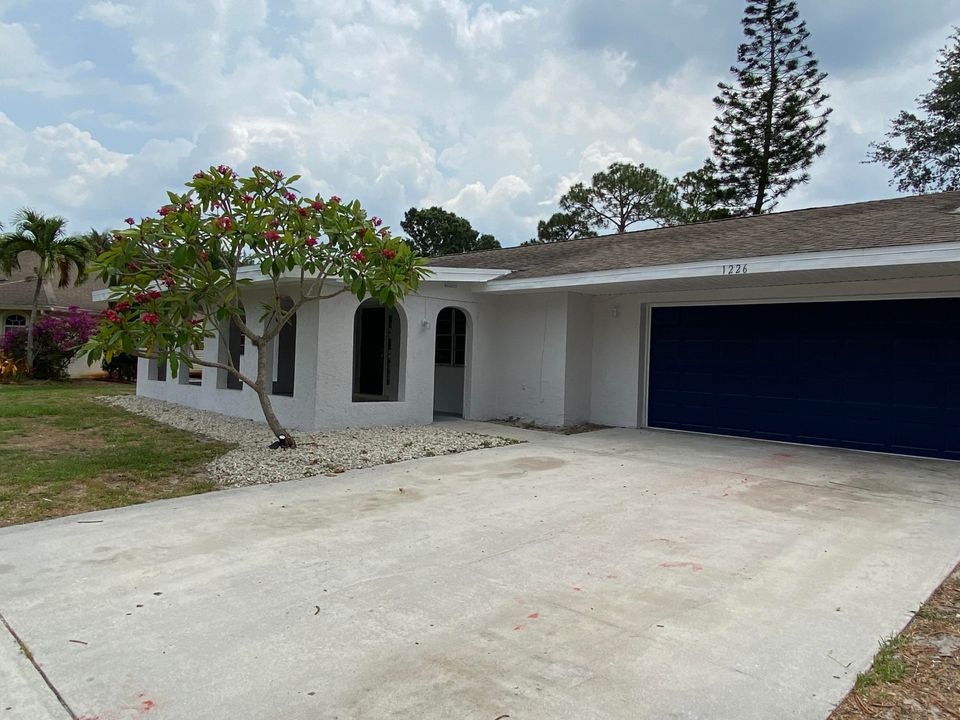 Active With Contract: $379,000 (3 beds, 2 baths, 1603 Square Feet)