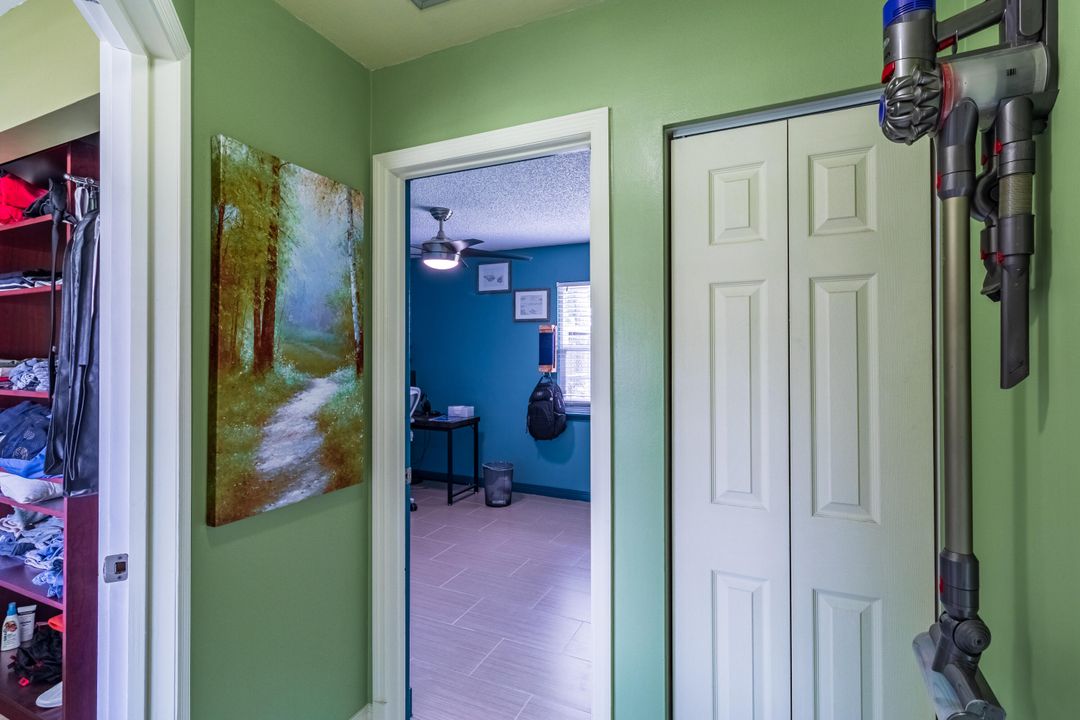 For Sale: $389,900 (2 beds, 1 baths, 912 Square Feet)
