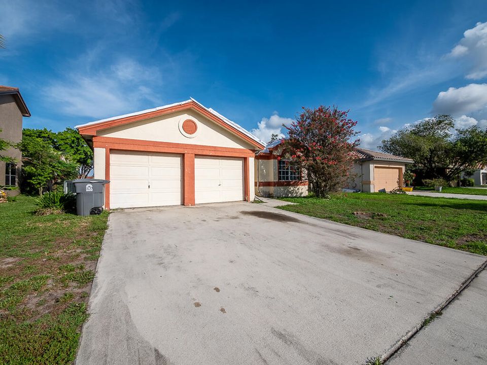 Active With Contract: $299,500 (4 beds, 2 baths, 1674 Square Feet)