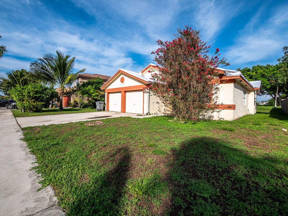 Active With Contract: $299,500 (4 beds, 2 baths, 1674 Square Feet)