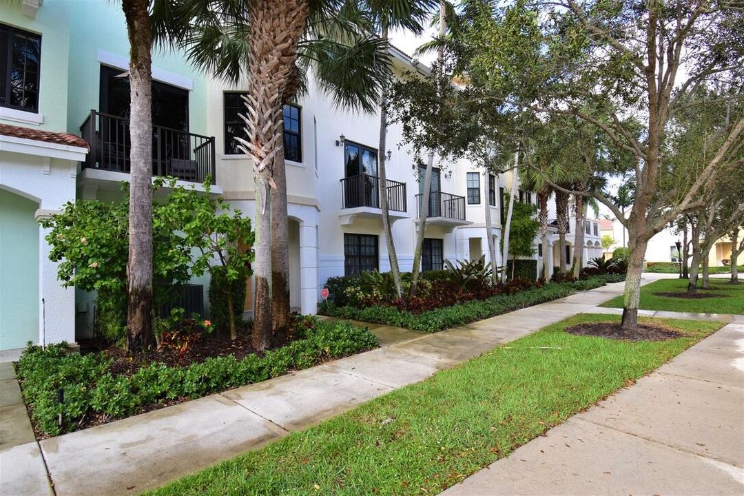 Active With Contract: $5,900 (3 beds, 3 baths, 2780 Square Feet)