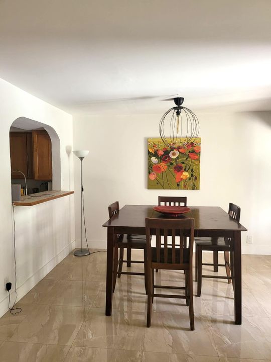 En Venta: $398,000 (3 camas, 2 baños, 1400 Pies cuadrados)