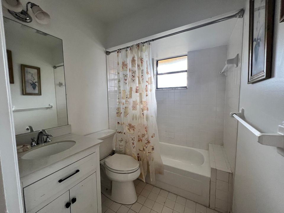 Active With Contract: $2,100 (2 beds, 2 baths, 1120 Square Feet)