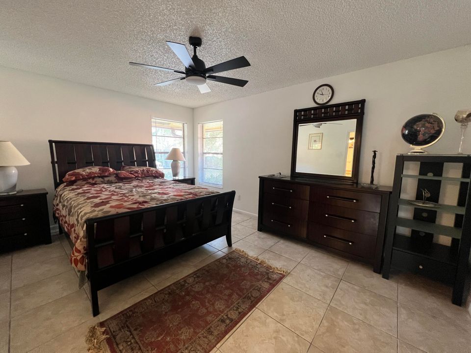 Active With Contract: $2,100 (2 beds, 2 baths, 1120 Square Feet)