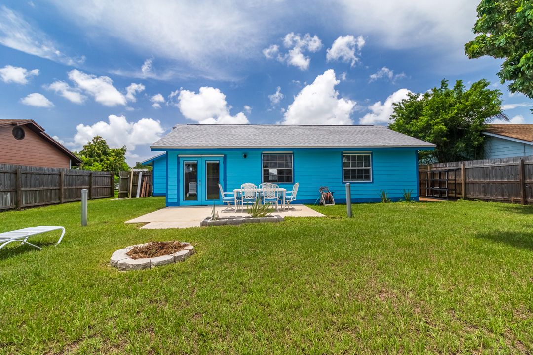 For Sale: $389,900 (2 beds, 1 baths, 912 Square Feet)