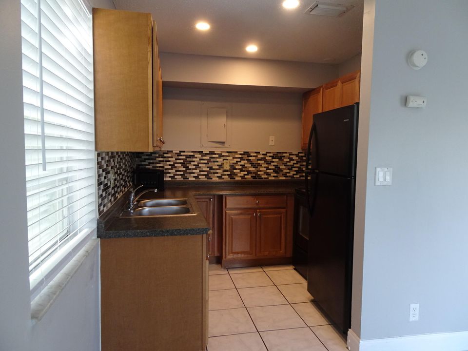 For Sale: $265,000 (2 beds, 2 baths, 1150 Square Feet)