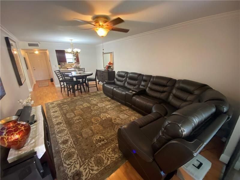 For Rent: $2,100 (2 beds, 2 baths, 980 Square Feet)