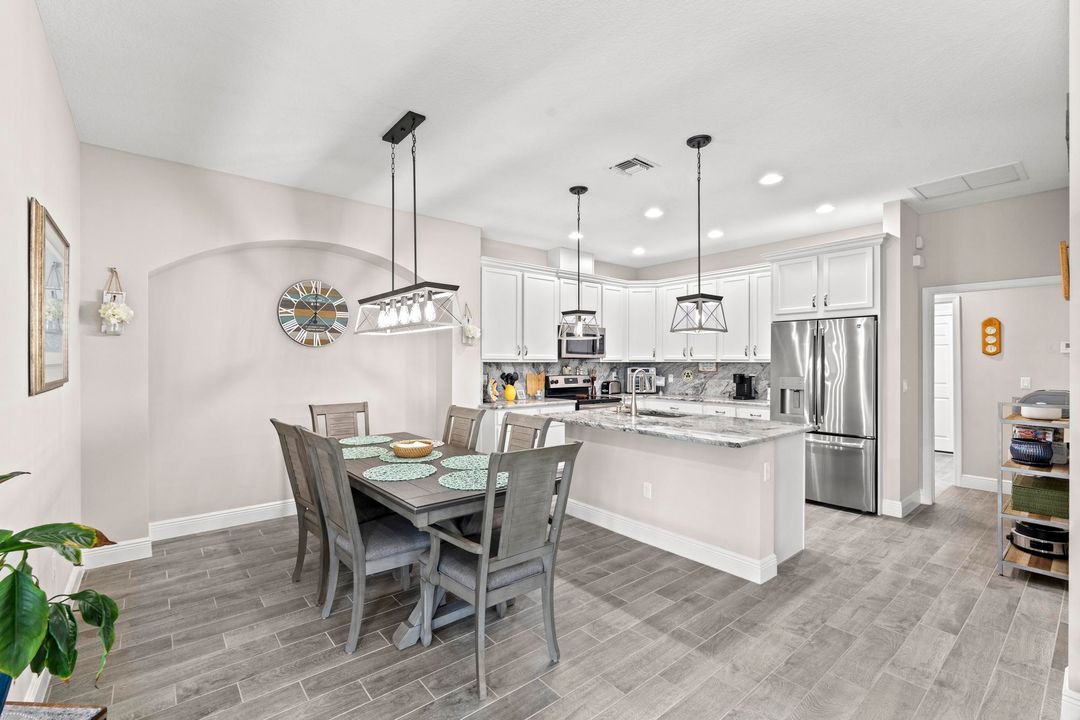 For Sale: $439,999 (2 beds, 2 baths, 1565 Square Feet)