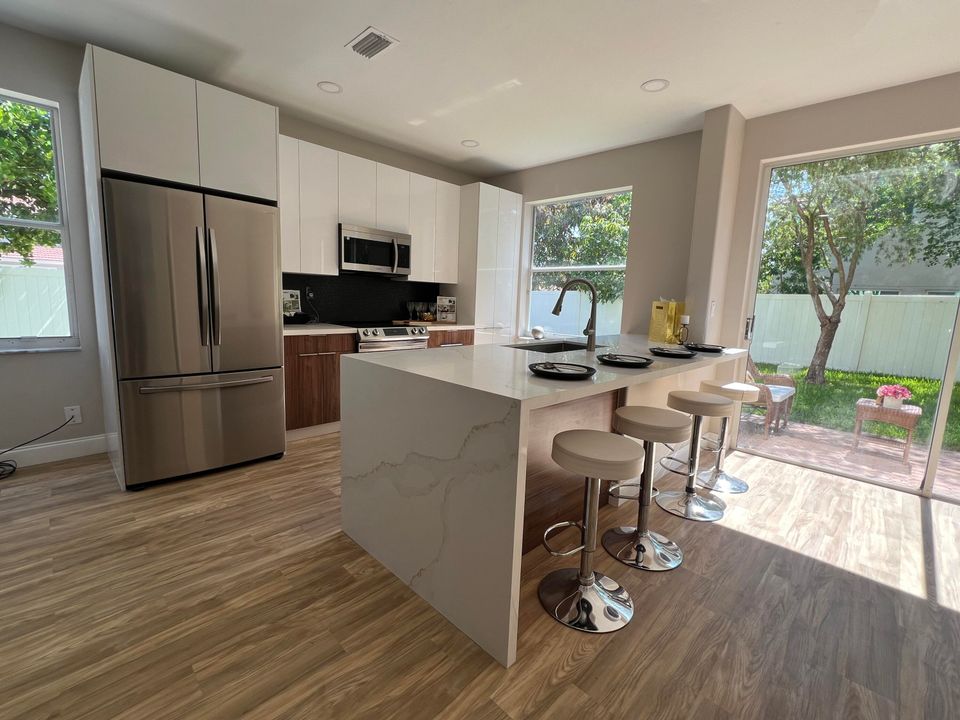 For Sale: $548,800 (3 beds, 2 baths, 1564 Square Feet)