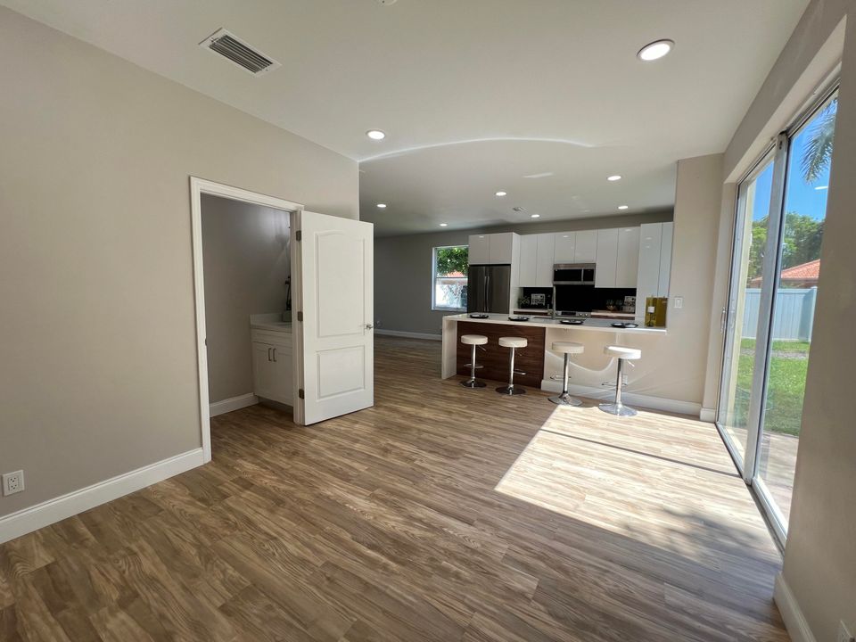 For Sale: $548,800 (3 beds, 2 baths, 1564 Square Feet)