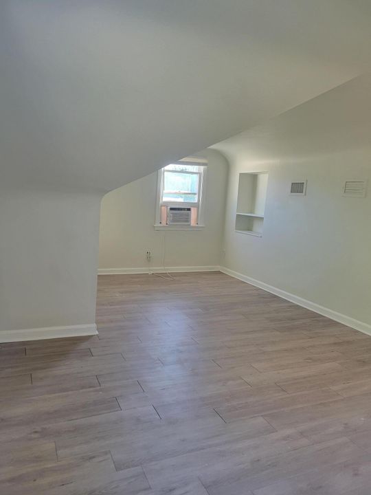 For Rent: $2,500 (2 beds, 2 baths, 890 Square Feet)