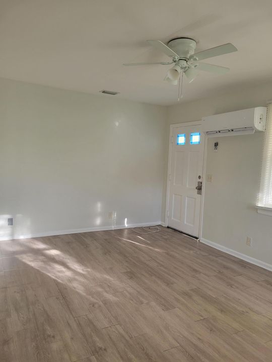 For Rent: $2,500 (2 beds, 2 baths, 890 Square Feet)