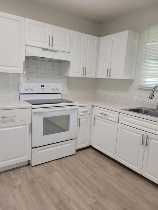 For Rent: $2,500 (2 beds, 2 baths, 890 Square Feet)