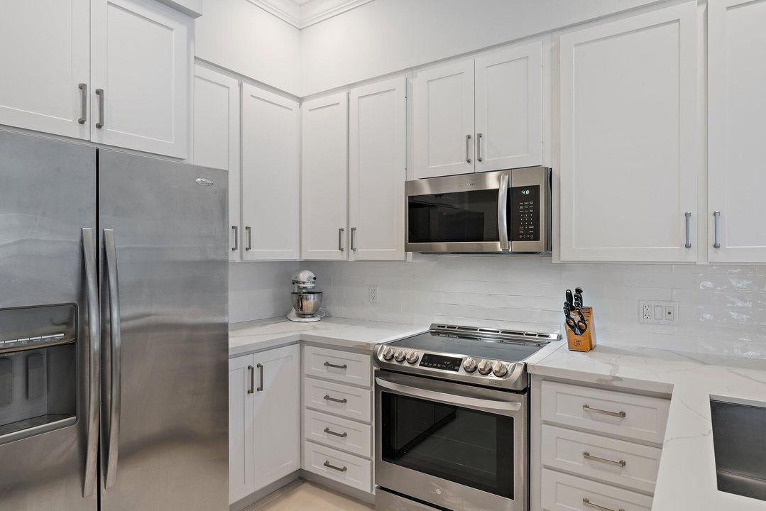 For Sale: $1,100,000 (3 beds, 2 baths, 1990 Square Feet)