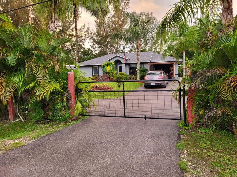 For Sale: $665,000 (3 beds, 2 baths, 1038 Square Feet)