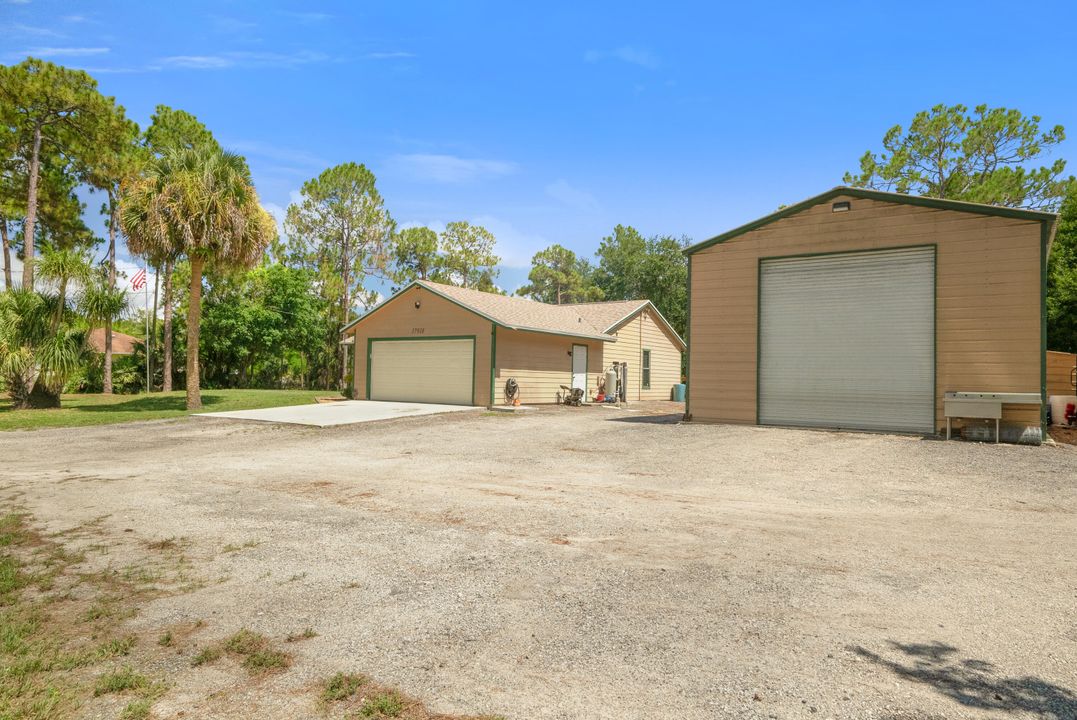 For Sale: $674,999 (3 beds, 2 baths, 1207 Square Feet)