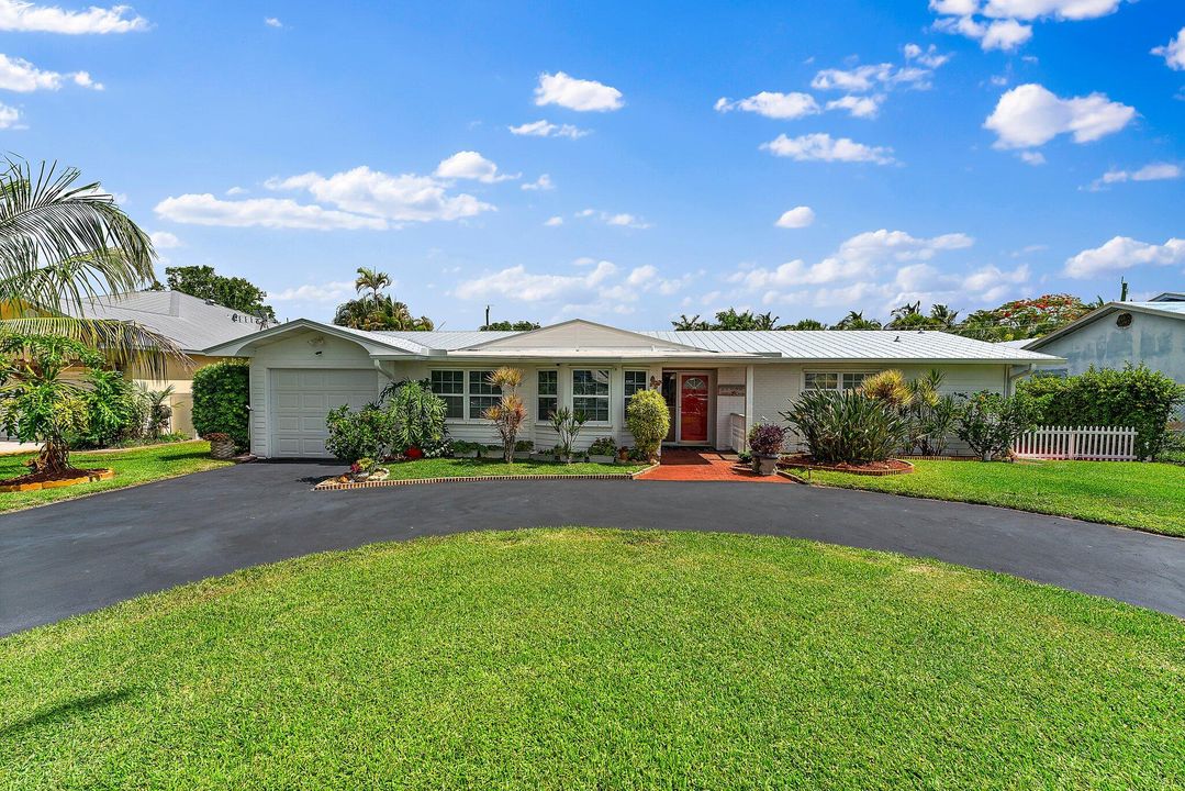 For Sale: $1,195,000 (3 beds, 2 baths, 2111 Square Feet)